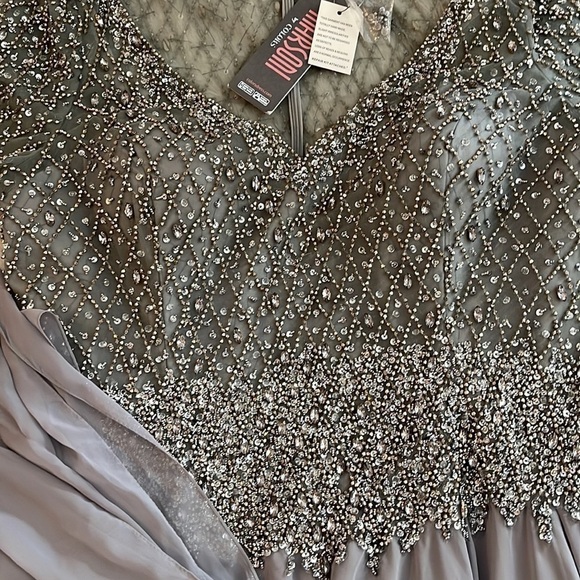 Elegant Gray Maxi Dress - Picture 13 of 16